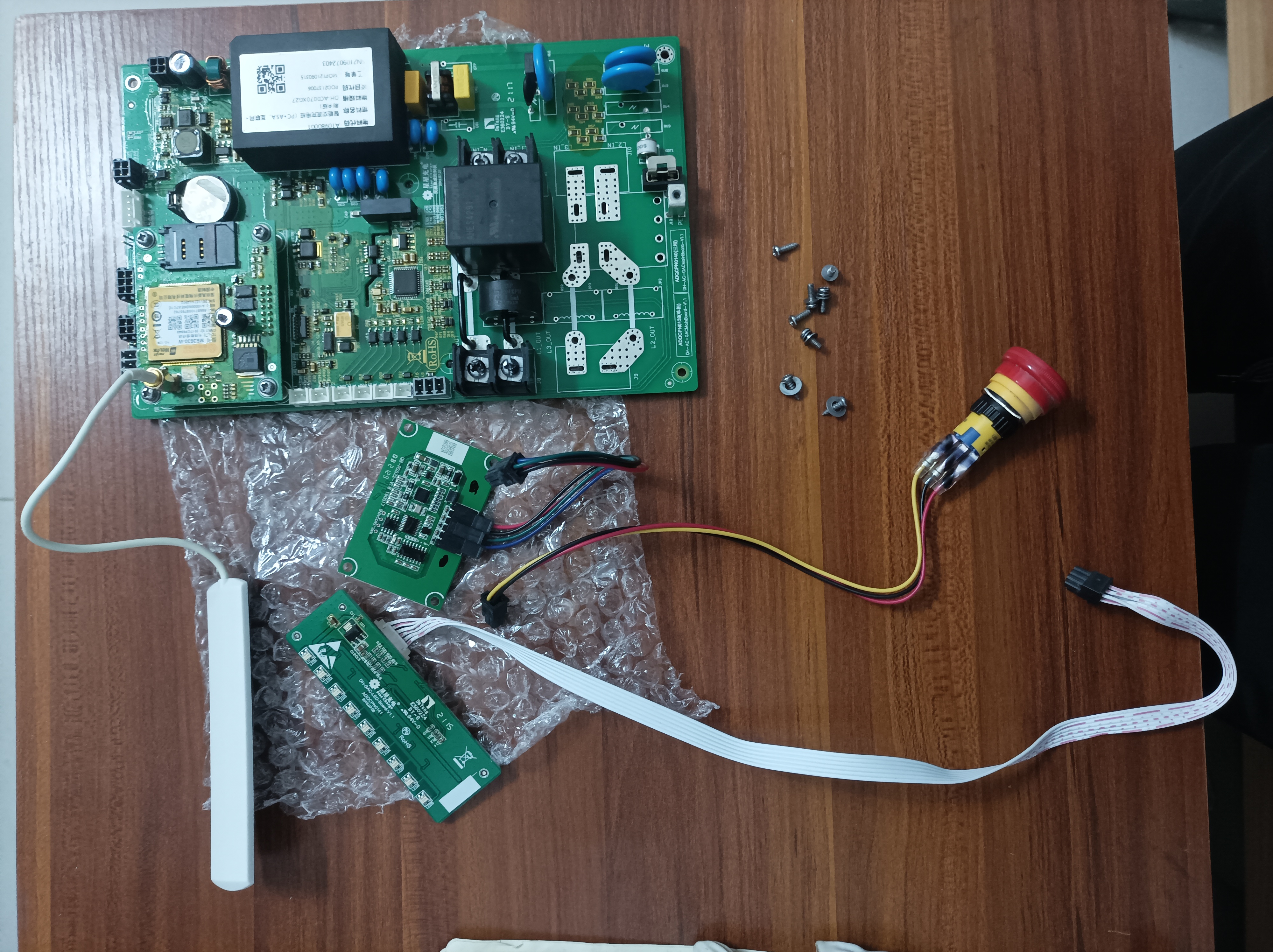 自己动手维修更换充电故障的广汽埃安星星充电代工7KW交流充电桩主板，更换为全新的南京舟拓通用交流充电桩主板